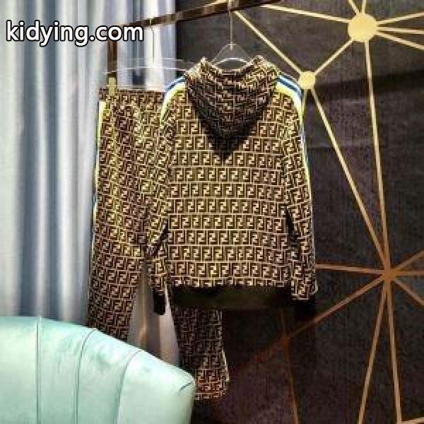 上下セット 秋冬トレンドを取り入れたコーデを楽しむ フェンディ秋冬トレンド最前線 FENDI 定番人気の2019秋冬モデル 男女兼用 真冬にもうまく着こなせる_フェンディ FENDI_ブランド コピー 激安(日本最大級)-0