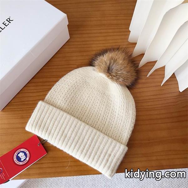 ふんわり秋冬新作 カナディアングース Canada Goose ポンポン帽子 スーパーコピー 高品質-3