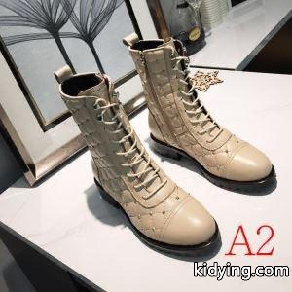 2色可選 ヴァレンティノ 秋冬らしいカジュアルな雰囲気を持つ VALENTINO 華やかに魅せる秋冬コーデ レザーブーツ 冬ファッションの定番_ヴァレンティノ VALENTINO_ブランド コピー 激安(日本最大級)-1