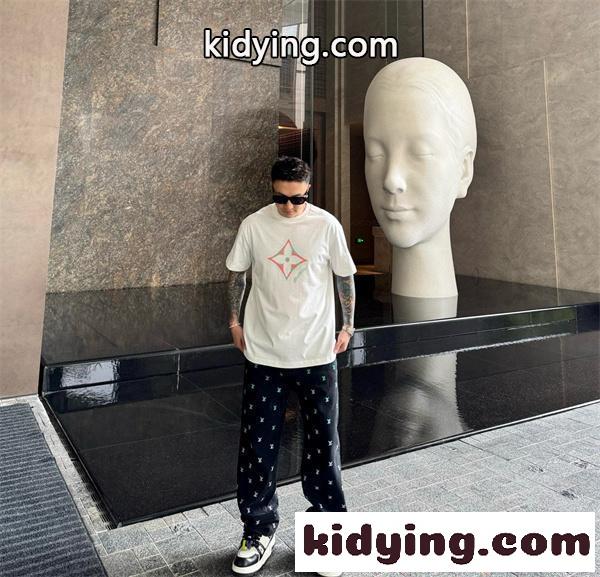 半袖Tシャツ ホワイト ルイヴィトン コピー クルーネック モノグラムフラワー風フロントデザイン ドット調ロゴ Louis Vuitton-5