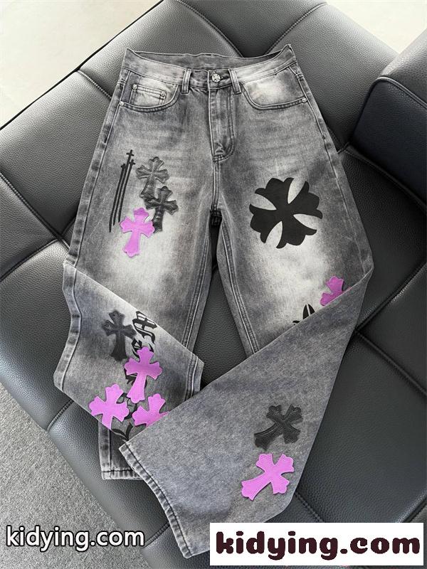 クロムハーツ コピー グレーデニム ワイドパンツ ウォッシュ加工 クロスパッチ ロゴプリント ピンクアクセント Chrome Hearts-8