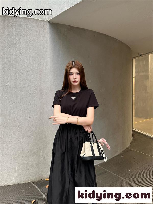 2026ss ギャザーデザイン フレアワンピース ミニマルシルエット PRADA プラダ コピー ワンピース フェミニンモードスタイル-5