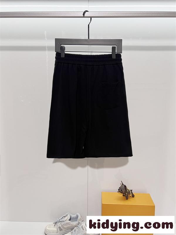 2026人気LOEWE日常使いから通勤まで活躍 軽奢カジュアルショーツ 無地風シンプルカットロエベショットパンツコピー-2