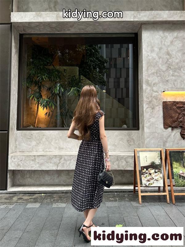 モノグラムシャツワンピース フレンチシック 着痩せシルエット LOUIS VUITTON ルイヴィトン コピー ワンピース 主役級ラグジュアリーコーデ-7