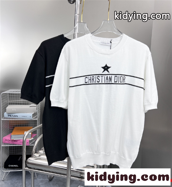 色も柔らかい雰囲気で1枚でも手軽にこなれ感を演出できDIORｔシャツtシャツコピー-0