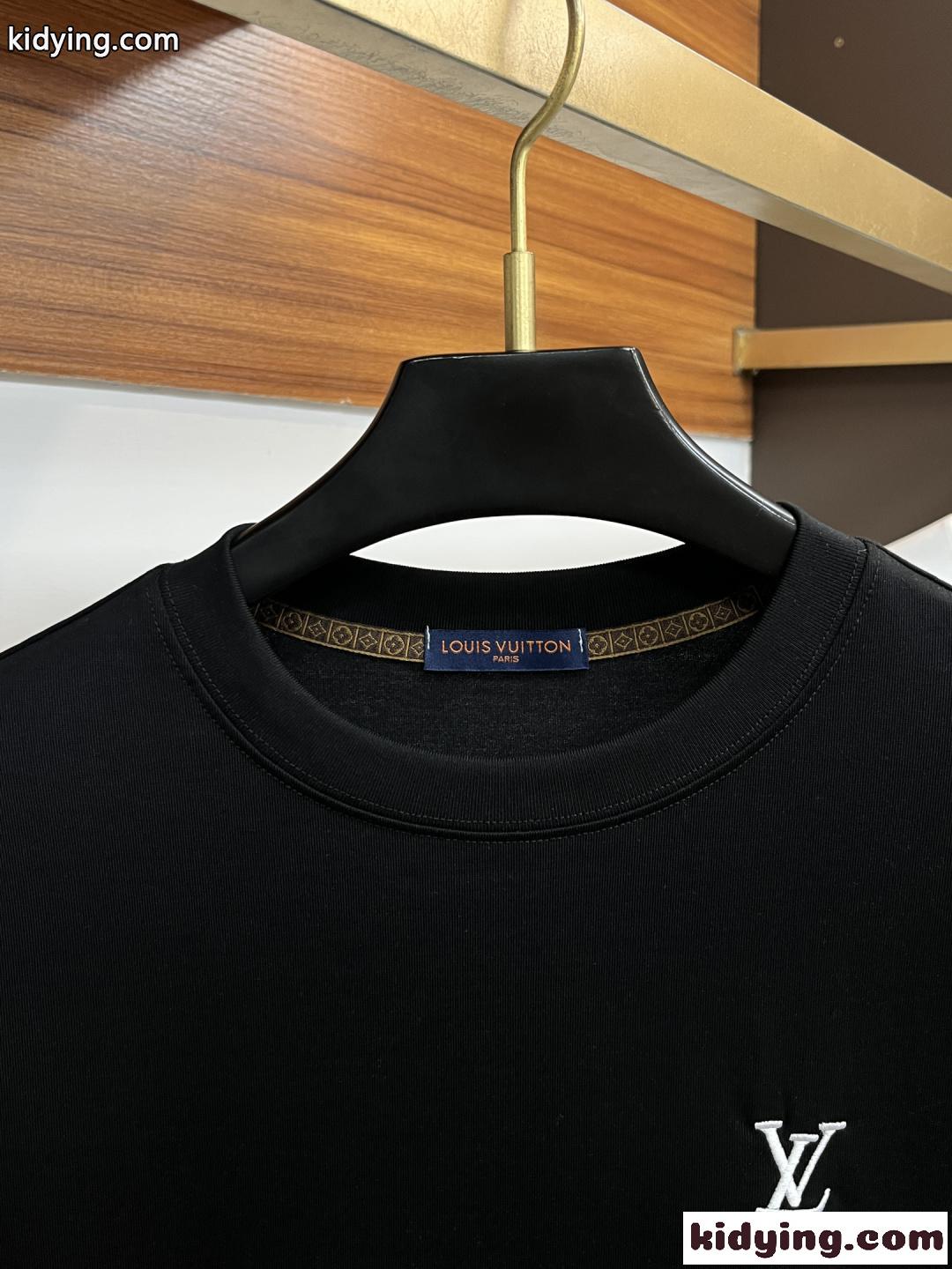 注目新作☆☆LV 26春夏新品ルイヴィトンtシャツコピー白Tシャツ普段着オフィスOK-3