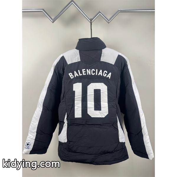 BALENCIAGA ブラックホワイトカラーブロック バッジ満載 バレンシアガ 偽物 ダウンジャケット 2025AW注目-8