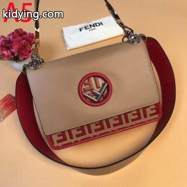 フェンディ FENDI 斜め掛けバッグ 多色可選 2019秋冬におすすめ着こなし 冬のおしゃれをレベルアップ_フェンディ FENDI_ブランド コピー 激安(日本最大級)-4