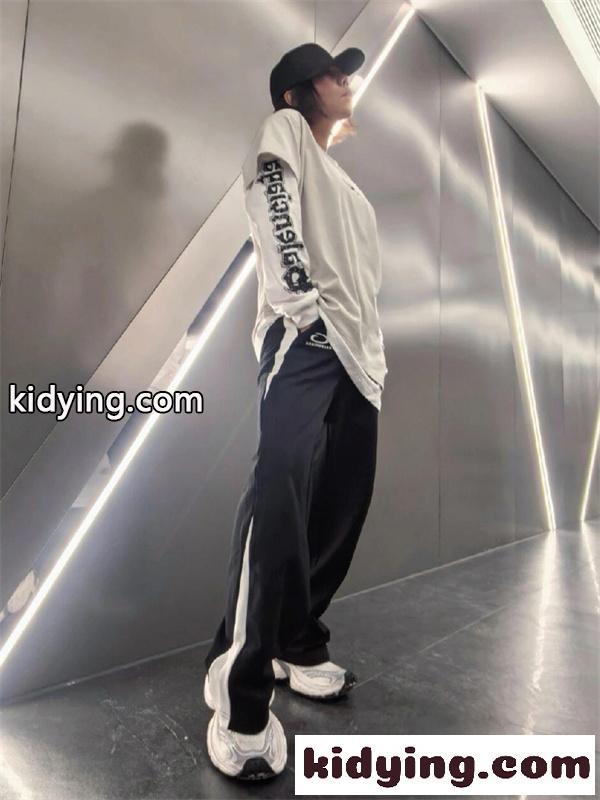 ロゴスリーブTシャツ レイヤード仕様 ルーズフィット BALENCIAGA バレンシアガ コピー Tシャツ デイリー対応 ストリート人気-5