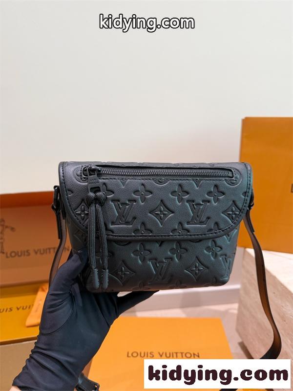 超人気ルイビトンショルダーバッグコピーLOUIS VUITTON District PM 15*15cm個性的-3