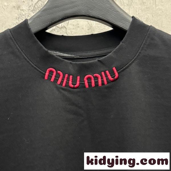 2026新作 MIUMIU コピー ミュウミュウ ネックロゴ 半袖Tシャツ メンズ クルーネック ブラック ミニマル オーバーサイズ モード カジュアル-5