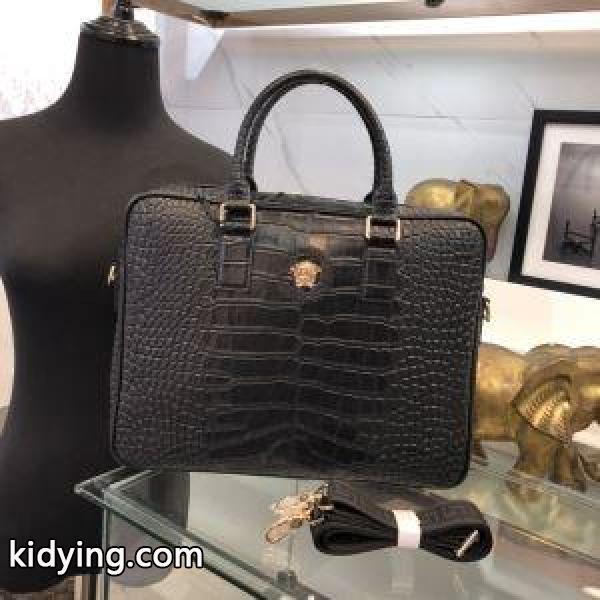 ハンドバッグ おしゃれ春夏コーデヒント ヴェルサーチ VERSACE オフィスにも着まわしOK_ヴェルサーチ VERSACE_ブランド コピー 激安(日本最大級)-0