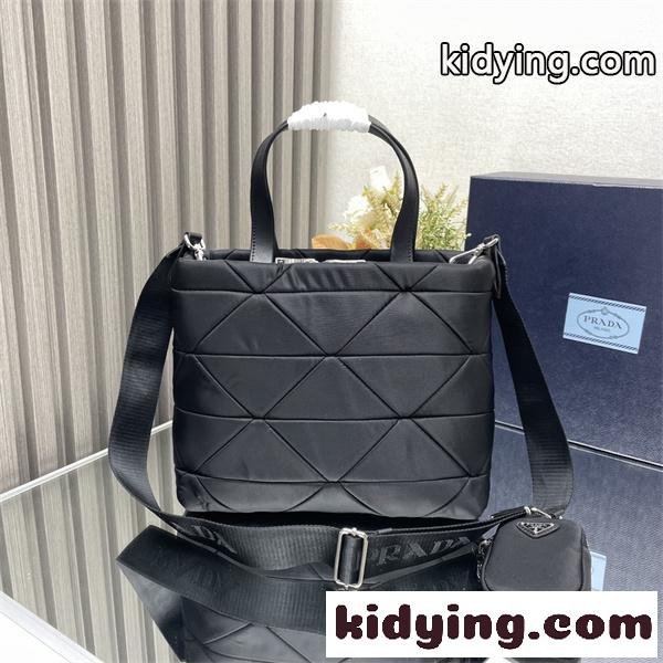PRADA 2026トレンド おしゃれなファッションコーデ プラダトートバッグスーパーコピーブランド激安通販 専門店-1