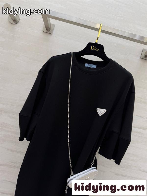 PRADAプラダロングtシャツコピー&2026トレンドファッション性抜群スタイリッシュ&ミニバッグ付き-4