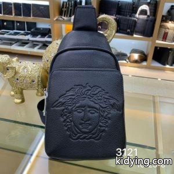 ヴェルサーチ お洒落さんで人気急上昇中 VERSACE お洒落さんも憧れの存在 リュック_ヴェルサーチ VERSACE_ブランド コピー 激安(日本最大級)-0