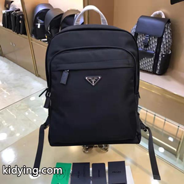 海外セレブ愛用 PRADA プラダ偽物 リュック、バックパック カジュアルな雰囲気を持つ スタイリッシュな印象-0