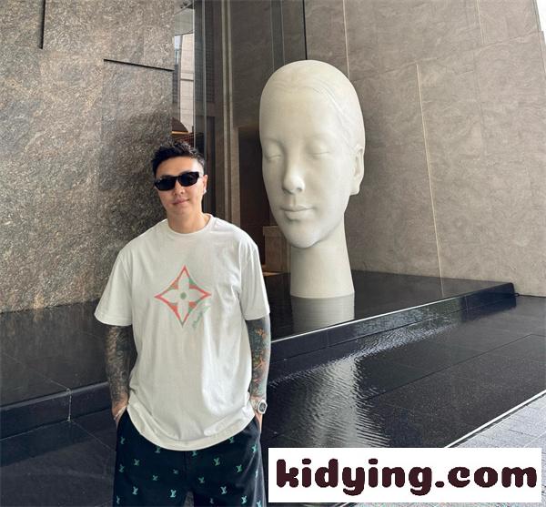 半袖Tシャツ ホワイト ルイヴィトン コピー クルーネック モノグラムフラワー風フロントデザイン ドット調ロゴ Louis Vuitton-6