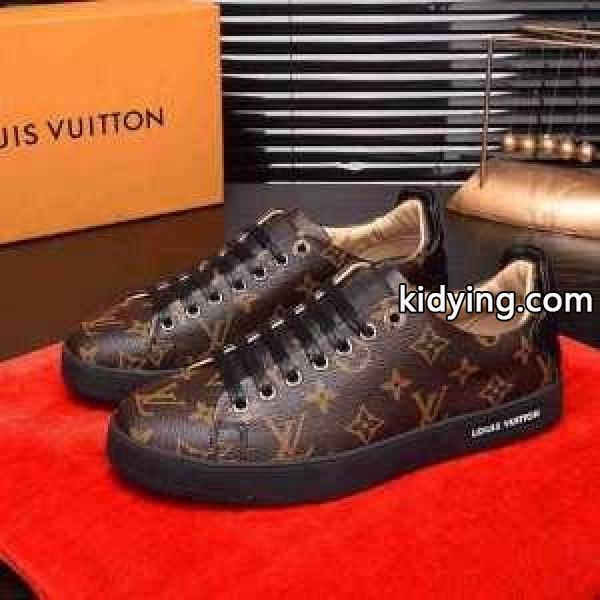 ランニングシューズ この秋におしゃれでかわいい着こなし ルイ ヴィトン 秋冬らしく着こなそう LOUIS VUITTON 冬のお洒落を楽しむ_ルイ ヴィトン LOUIS VUITTON_ブランド コピー 激安(日本最大級)-0
