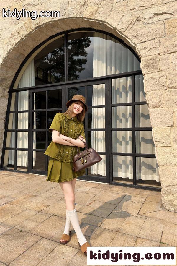 限定感 フェミニンコーデ シャツスカートスタイル 今季注目 MIUMIU ミュウミュウ コピー セットアップ おしゃれ高見え 早い者勝ち-6