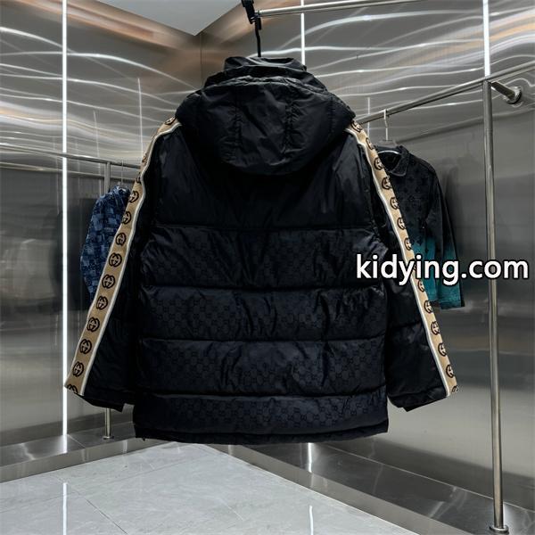 グッチ 偽物 サイドGGテープ フード付き ブラック ダウンジャケット ロゴデザイン 防寒 アウターGUCCI-1