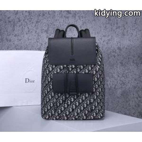 リュック 日々のコーデをトレンドに ディオール春夏ならではのコーデにDIOR トレンド感を取り入れる_ディオール DIOR_ブランド コピー 激安(日本最大級)-0