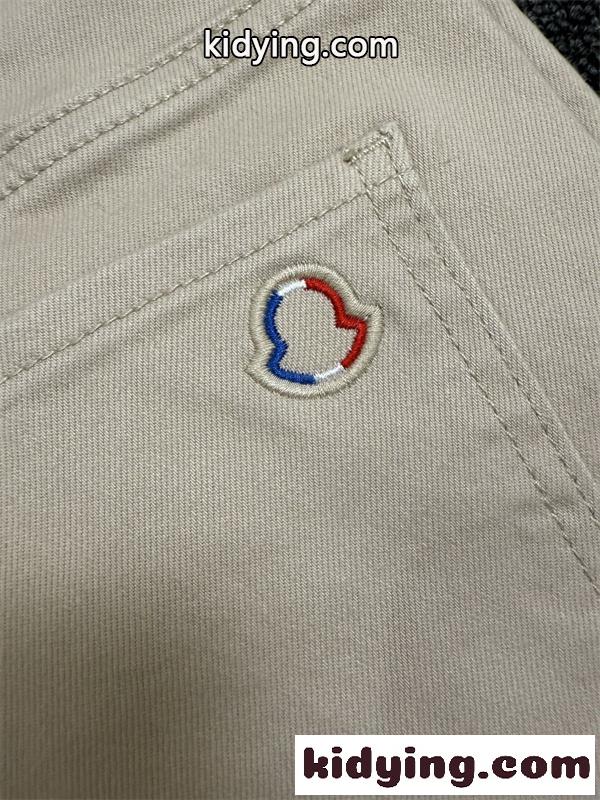 クリーンホワイト ストレートデニム 美脚シルエット MONCLER モンクレール コピー デニムパンツ ミニマル 旬コーデ 即完-4