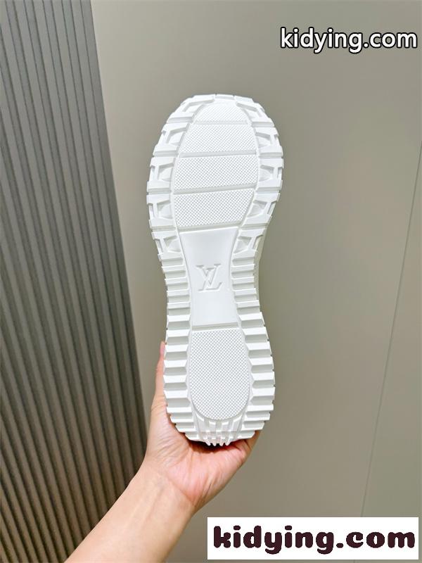 今季気になる! 2026新品セール ルイ ヴィトン LOUIS VUITTON ランニングシューズコピー 激安(日本最大級)-7