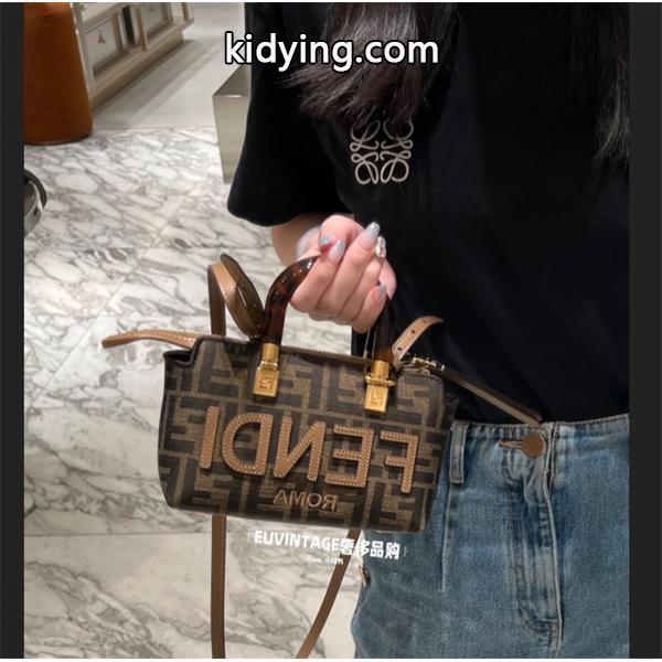 合わせやすい フェンディ 大人気限定 FENDI 今が買い！ ハンドバッグ 新作コレクション_フェンディ FENDI_ブランド コピー 激安(日本最大級)-1