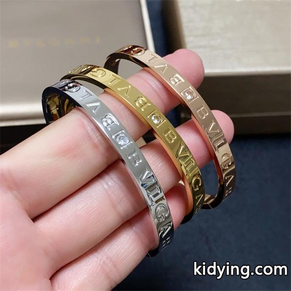 簡単に秋冬の季節感をアップ ブルガリ BVLGARI ブレスレット_ブランド コピー 激安(日本最大級)-0