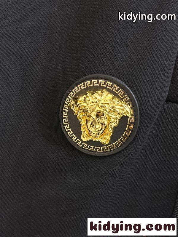 VERSACE 高級感 ゴールド エンブレム ハーフパンツ ブラック ストリート 主役級 ヴェルサーチ コピー-3