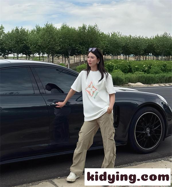 半袖Tシャツ ホワイト ルイヴィトン コピー クルーネック モノグラムフラワー風フロントデザイン ドット調ロゴ Louis Vuitton-2