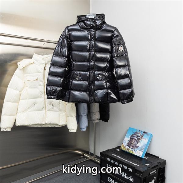 ブラック光沢感 シックデザイン MONCLER モンクレール コピー ダウンジャケット 秋冬コーデ-2