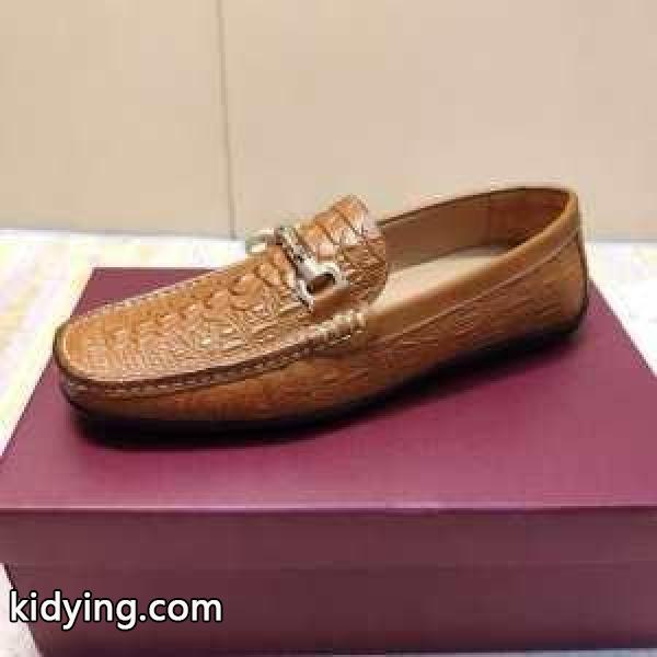 着こなしの幅が広がる サルヴァトーレフェラガモ 秋冬ファッションをおしゃれに着こなし FERRAGAMO ローファー 真冬には大注目_フェラガモ FERRAGAMO_ブランド コピー 激安(日本最大級)-0