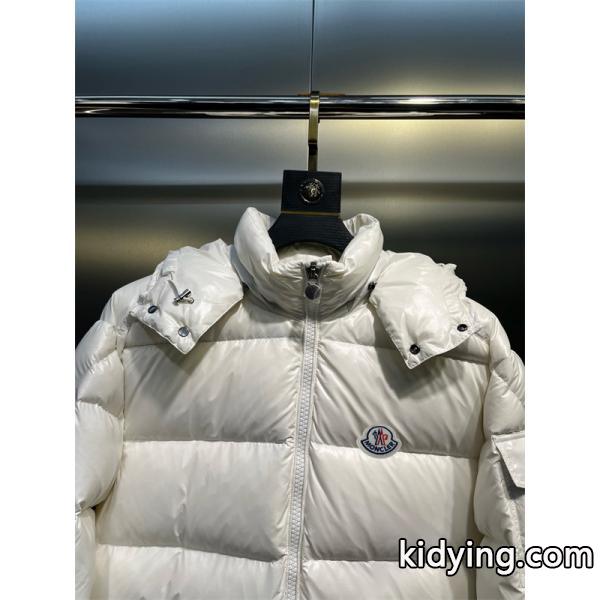 人気急上昇！スノーホワイト 光沢仕上げ 冬映えデザイン モンクレール コピー Moncler ダウンジャケット-1