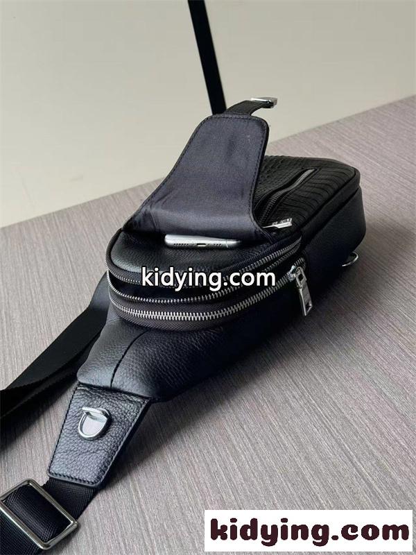 ワンショルダーバッグ レザー調 メンズライク仕様 PRADA プラダ コピー バッグ 外出対応 実用派モデル 今季チェック-7