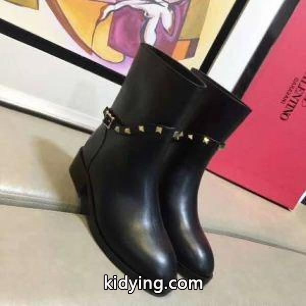 抜群の着心地ショートブーツ さりげないデザイン ヴァレンティノオシャレな雰囲気 VALENTINO_ヴァレンティノ VALENTINO_ブランド コピー 激安(日本最大級)-0