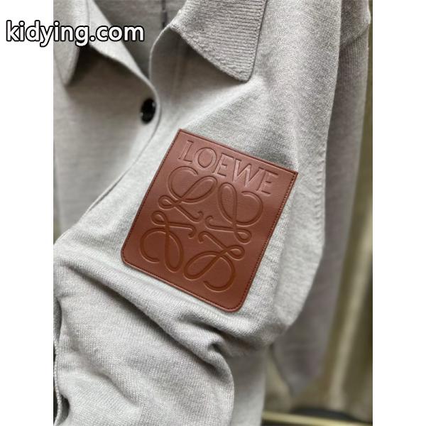 ロエベ LOEWE 偽物 カーディガン グレーレザーポケットデザイン 高級感あふれる上品アウター-1