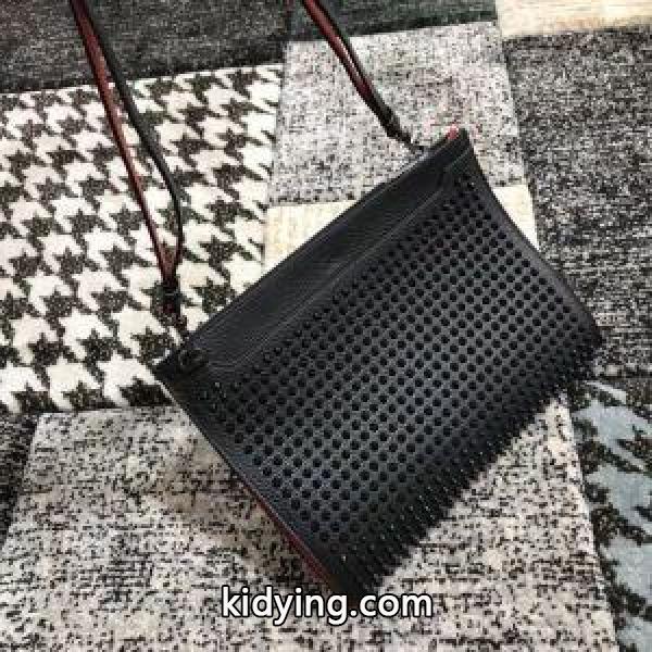 2018最新入荷ルブタンショルダーバッグコピーChristian Louboutinスパイク本革レディースブラックバッグ-0