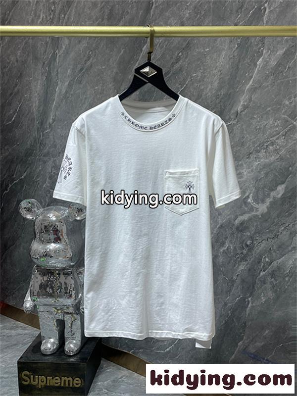 チャコールブラック ポケットTシャツ Chrome Hearts クロムハーツ コピー ホワイトクロス刺繍風 袖ロゴ入り 半袖カットソー-7