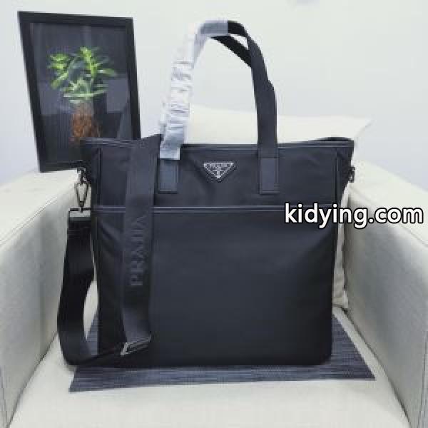 【最新】2019年秋冬のトレンド速報 ハンドバッグ 優しいのに存在感   プラダ PRADA 毎日はちょっとイイ秋冬新品_プラダ メンズバッグ_バッグ メンズ_スーパーコピーブランド激安通販 専門店-0