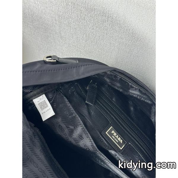 PRADA プラダ コピー 上質素材 コンパクト バックパック ブラック ベストセラー-3