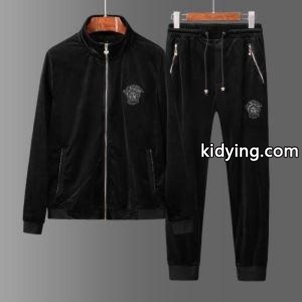 冬ファッションコーデの幅も広がる 上下セット 着回し力の高いが魅力 ヴェルサーチVERSACE 秋冬トレンドを取り入れたコーデを楽しむ_ヴェルサーチ VERSACE_ブランド コピー 激安(日本最大級)-0