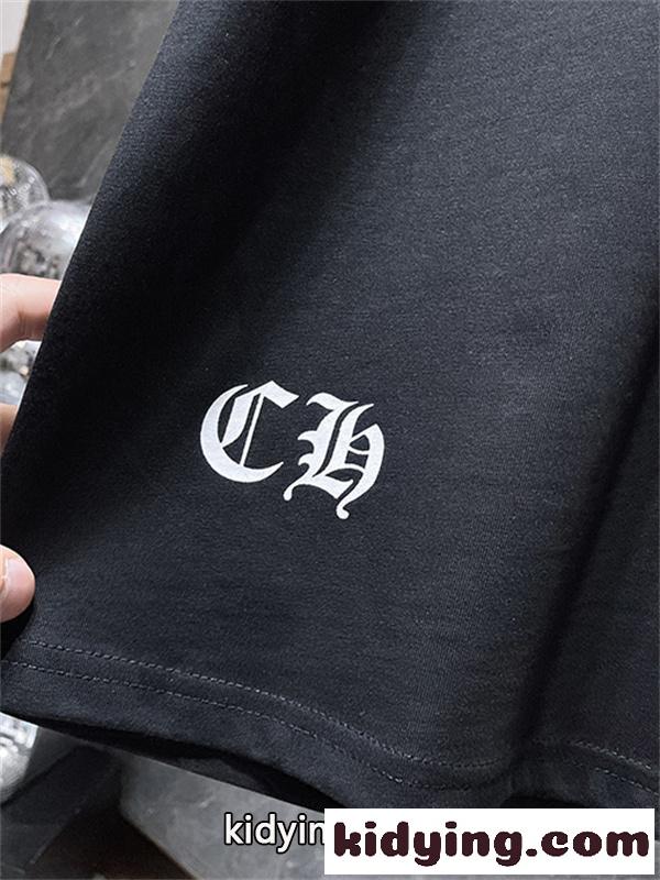 ブラック 半袖Tシャツ Chrome Hearts クロムハーツ コピー ピンククロス刺繍風 胸元ワンポイント クルーネック ゆったりシルエット-3