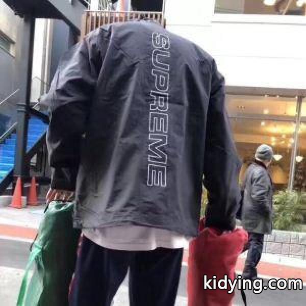 大活躍するSUPREMEシュプリームコピー激安抜群の存在感を放つフード付きブルゾンメンズジャケット-0