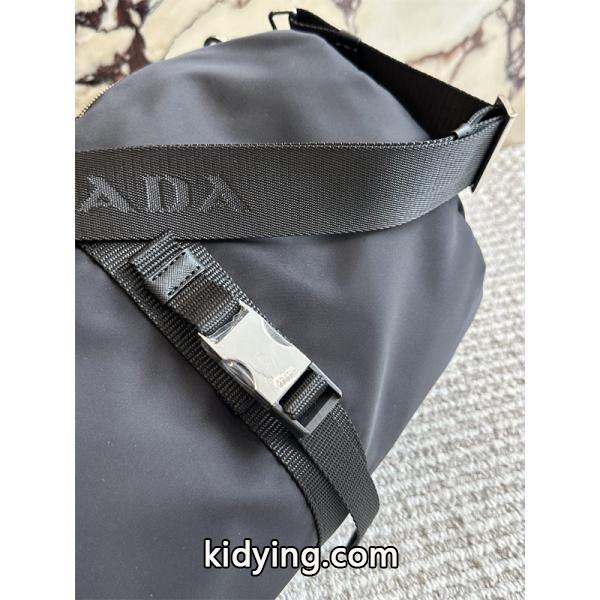 高級感 溢れる シャープな PRADA プラダ コピー デザイン ダッフルバッグ ブラック 人気商品-4