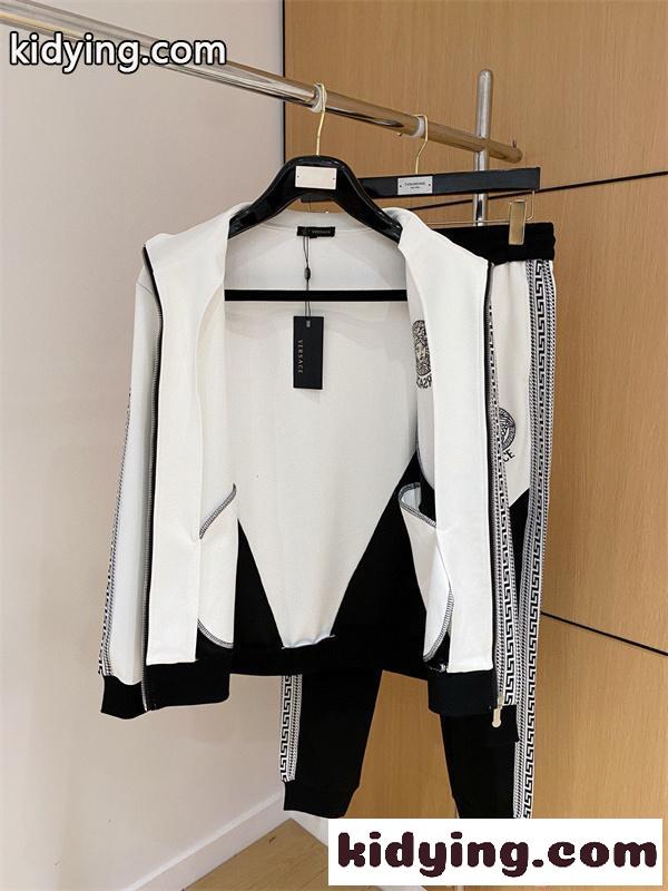 人気商品登場 2026秋冬 VERSACE ヴェルサーチ 上下セットコピー 激安(日本最大級)-1
