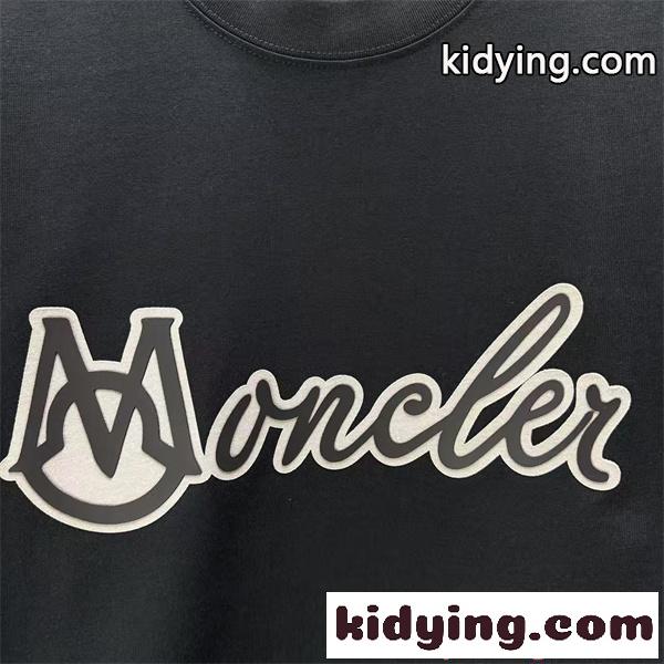 Moncler コピー モンクレール 半袖Tシャツ ブラック フロントロゴプリント クルーネック 滑らか素材 ミニマルデザイン 高級カジュアル メンズ レディース-4