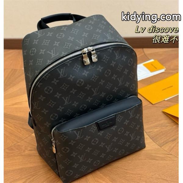 華やかに魅せる秋冬コーデ ルイ ヴィトン 偽物季節を感じた秋冬ファッション LOUIS VUITTON リュック _ブランド コピー 激安(日本最大級)-0