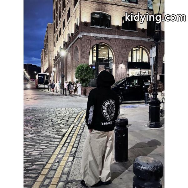 バックロゴ主役 クロムハーツ Chrome Hearts コピー パーカー 存在感抜群 ストリート定番-3