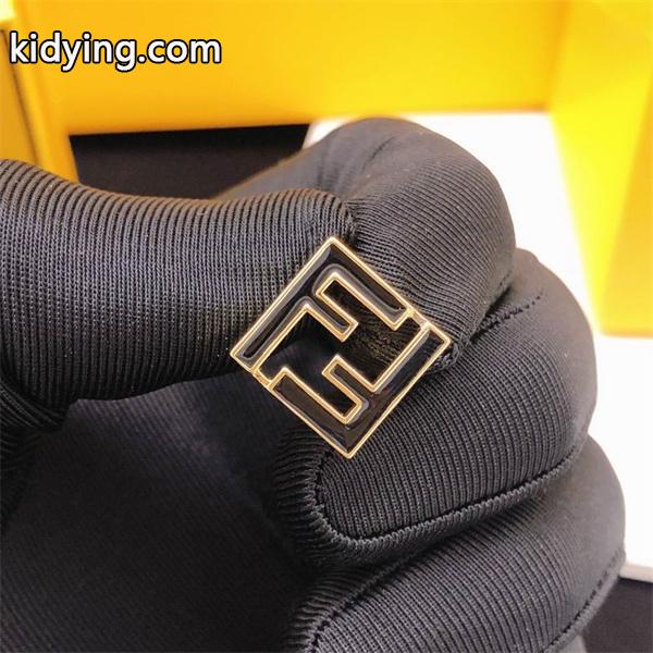 秋冬トレンドを取り入れたコーデを楽しむ フェンディ FENDI ピアス ブランド コピー 激安(日本最大級)-6